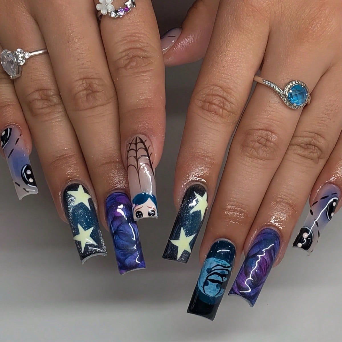 أظافر زائفة جرافيتي قابلة للفص - مراجعة Nail Art Press On وسعره