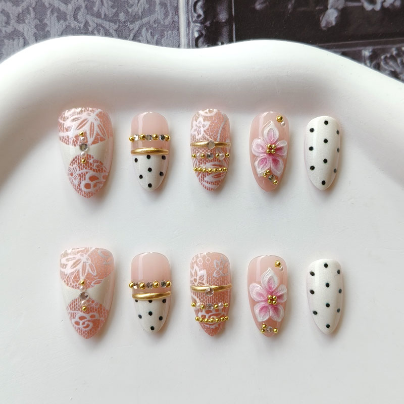 10 قطع من أظافر صناعية قصيرة ع - مراجعة Nail Art Press On وسعره