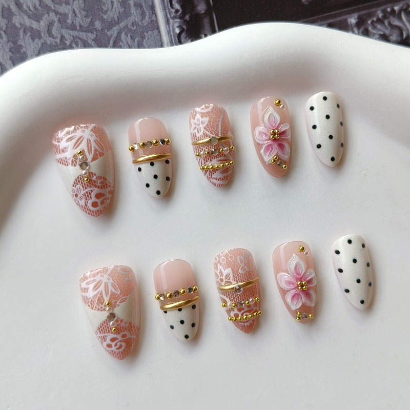 10 قطع من أظافر صناعية قصيرة ع - مراجعة Nail Art Press On وسعره