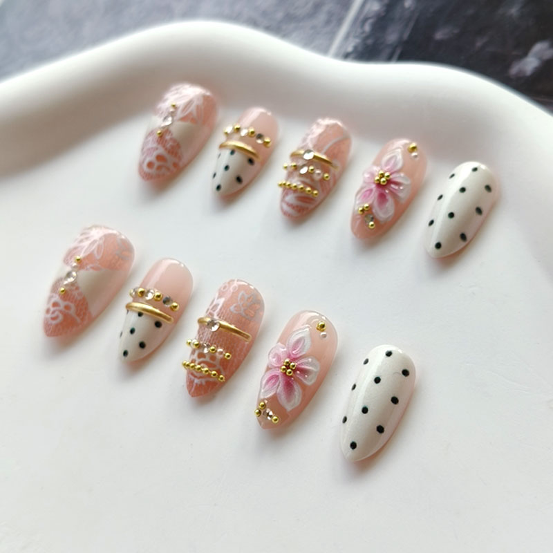 10 قطع من أظافر صناعية قصيرة ع - مراجعة Nail Art Press On وسعره